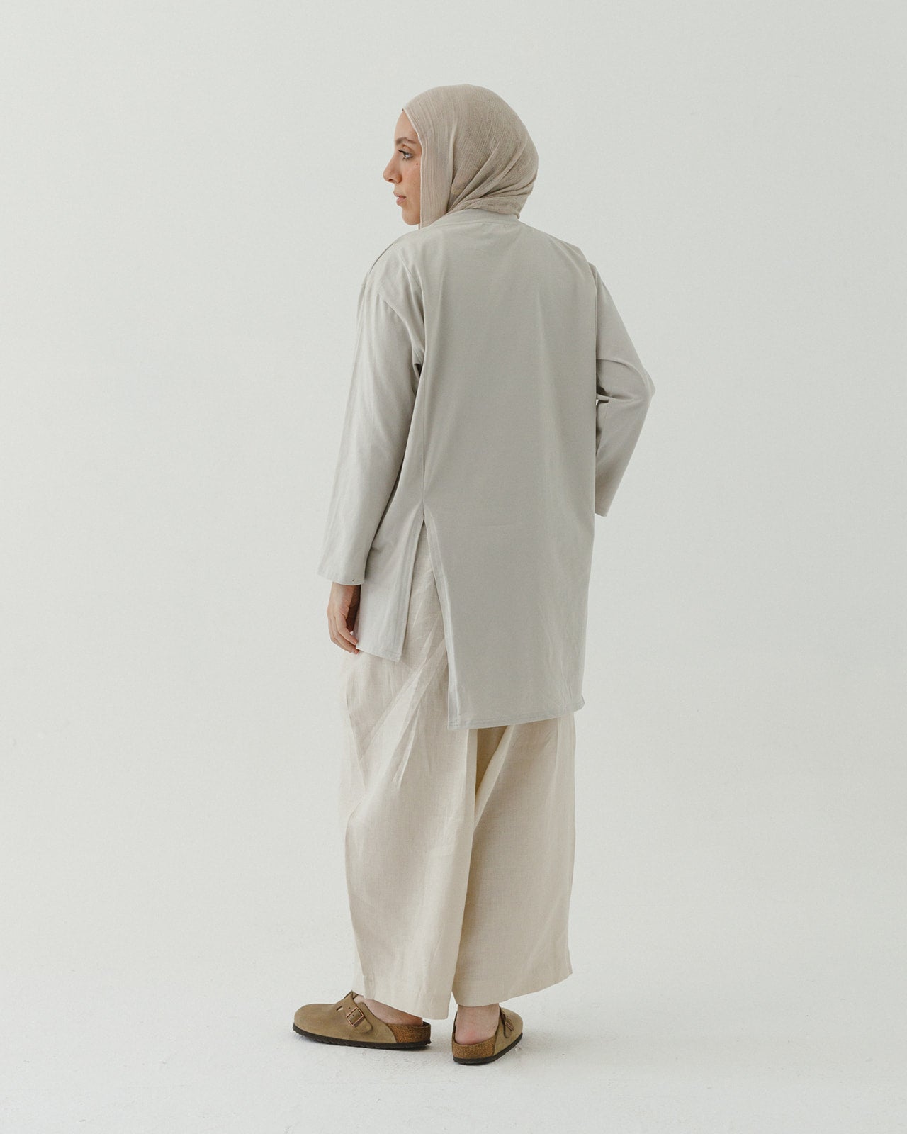 Asymmetrical long sleeve basic in light grey