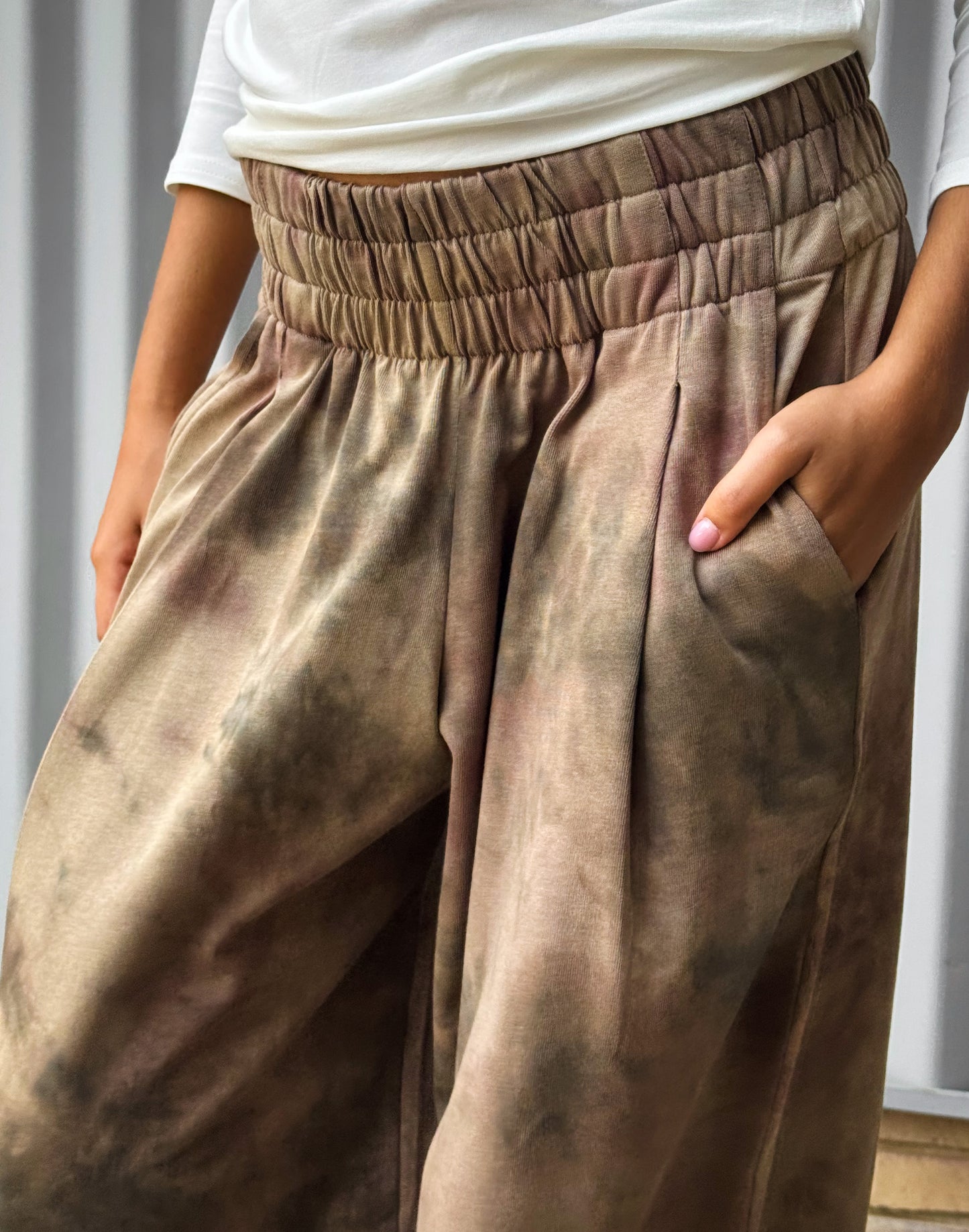 Tie dye sweatpants in brown