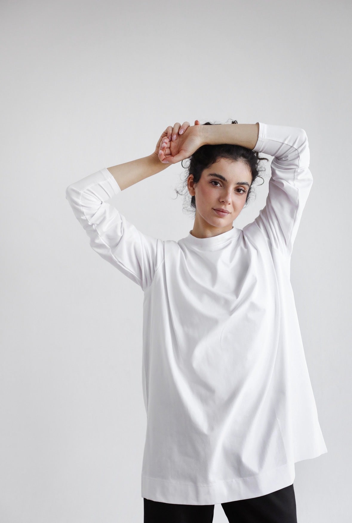 Padded shoulder top in white