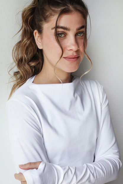 Sleek thumbhole sleeve top in white