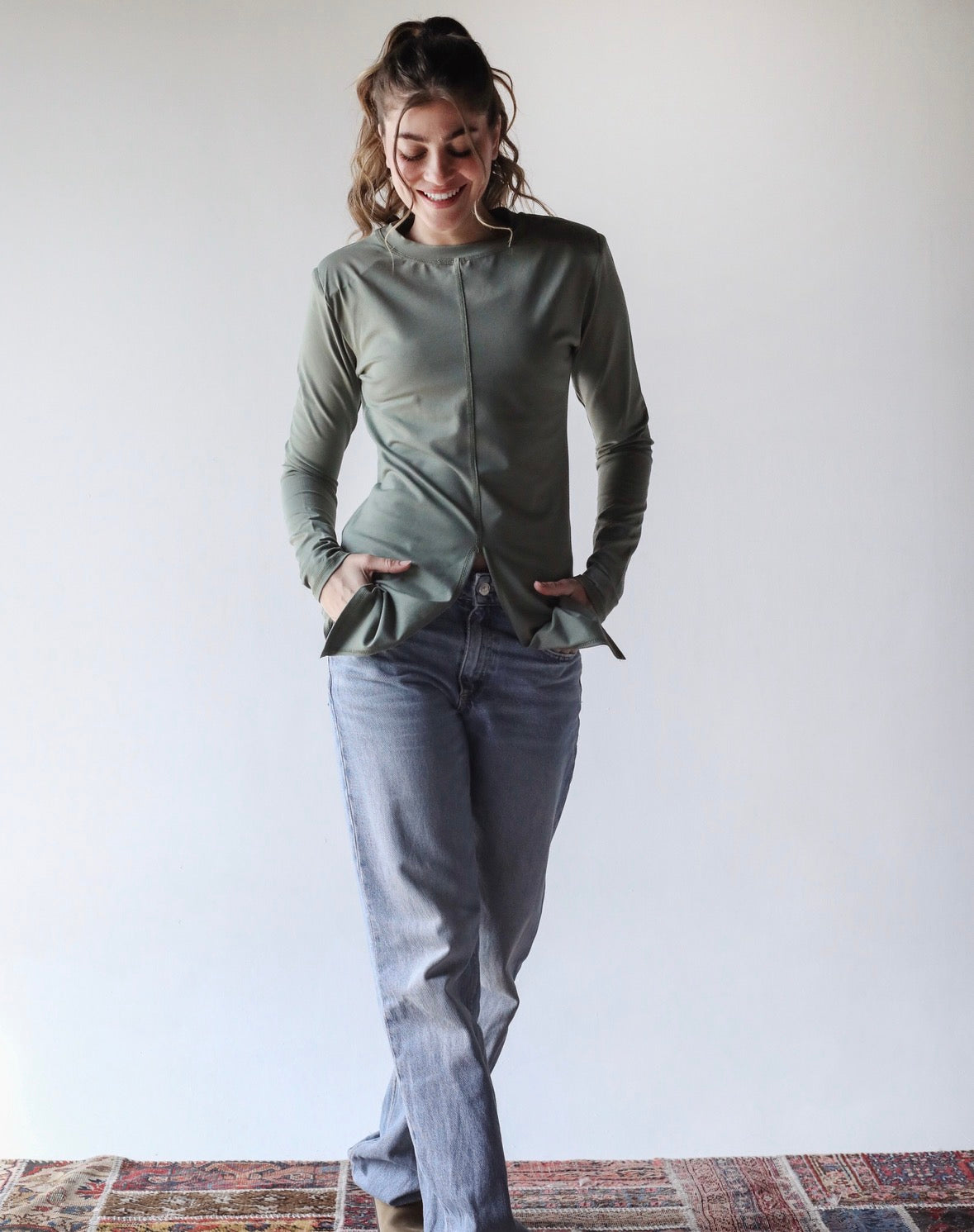 Padded shoulder tee in olive green