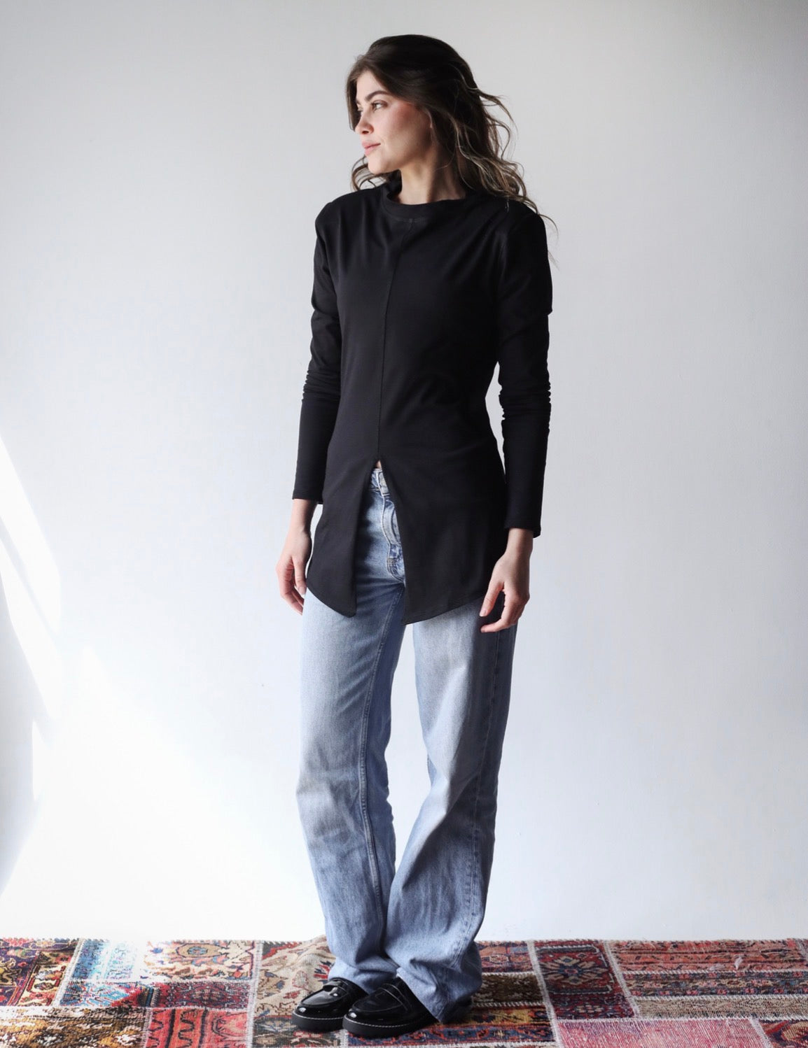 Padded shoulder tee in black