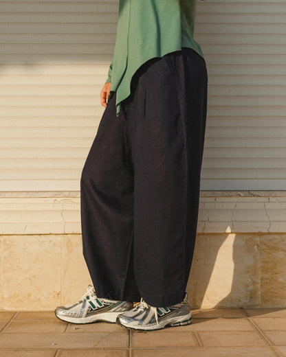 Linen balloon trousers in navy blue