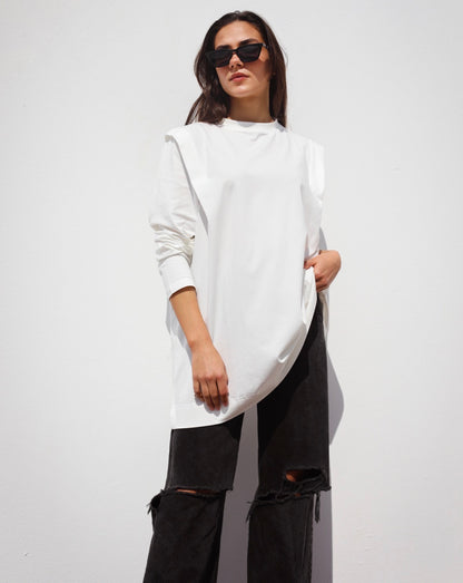 Padded shoulder top in white