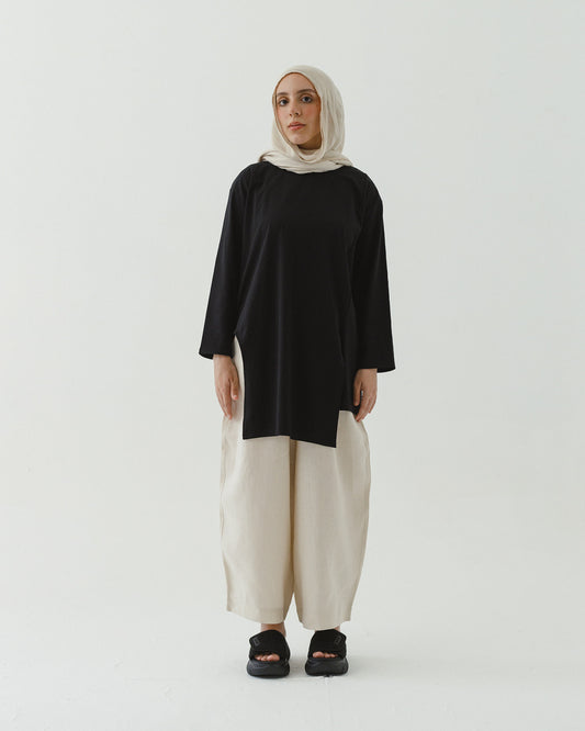 Asymmetrical long sleeve basic in black