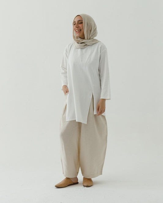 Asymmetrical long sleeve basic in white
