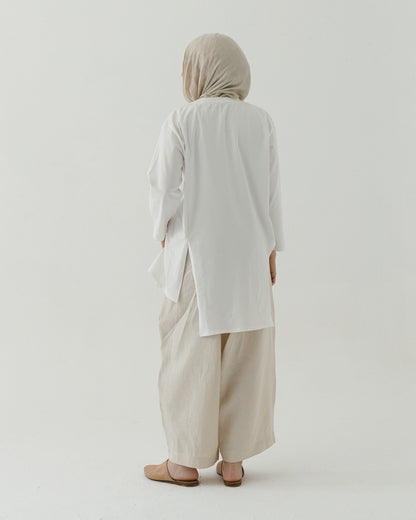 Asymmetrical long sleeve basic in white