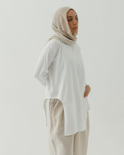 Asymmetrical long sleeve basic in white
