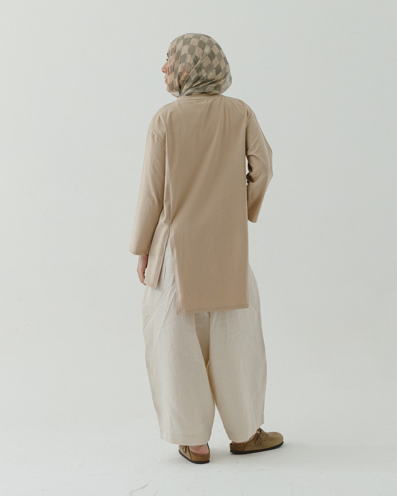 Asymmetrical long sleeve basic in beige