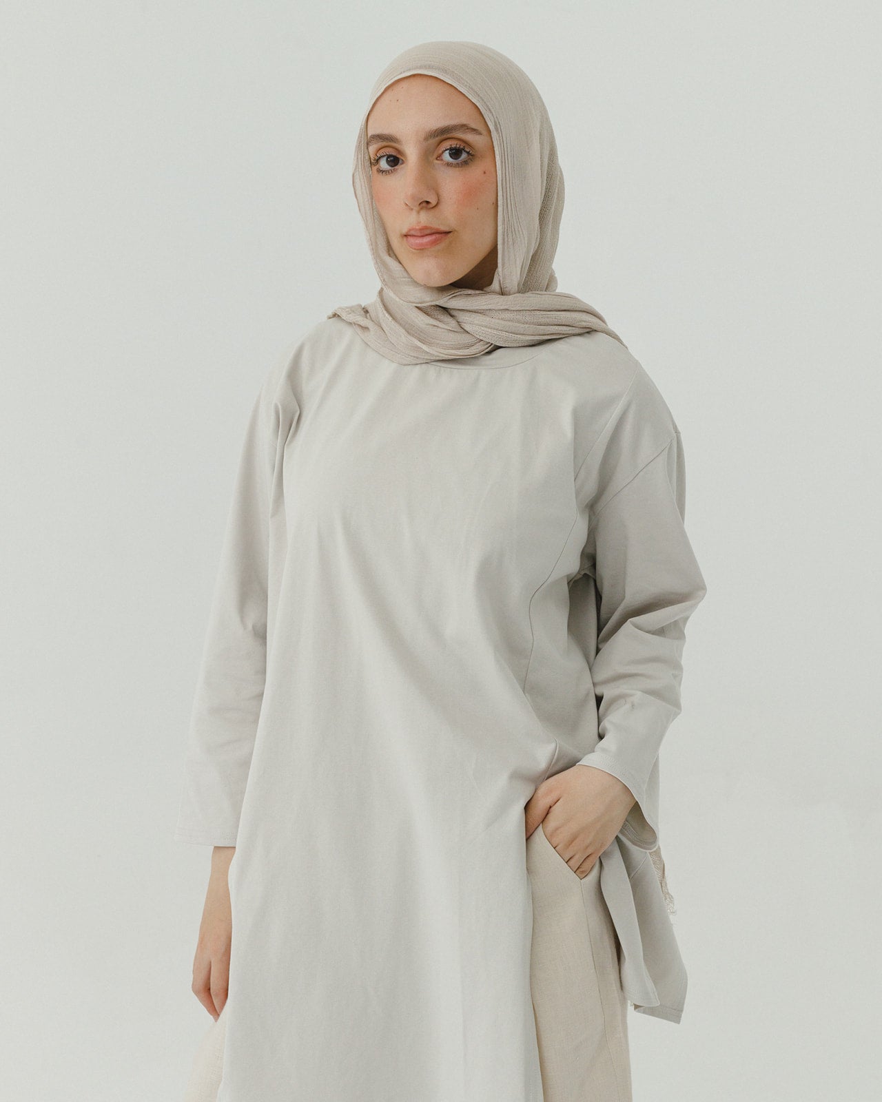 Asymmetrical long sleeve basic in light grey
