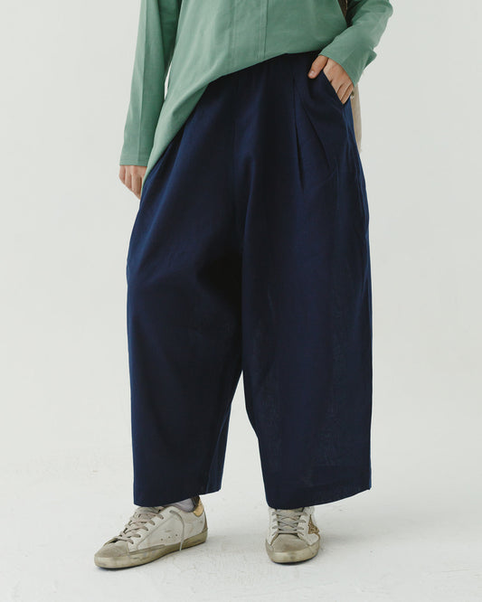 Linen balloon trousers in navy blue