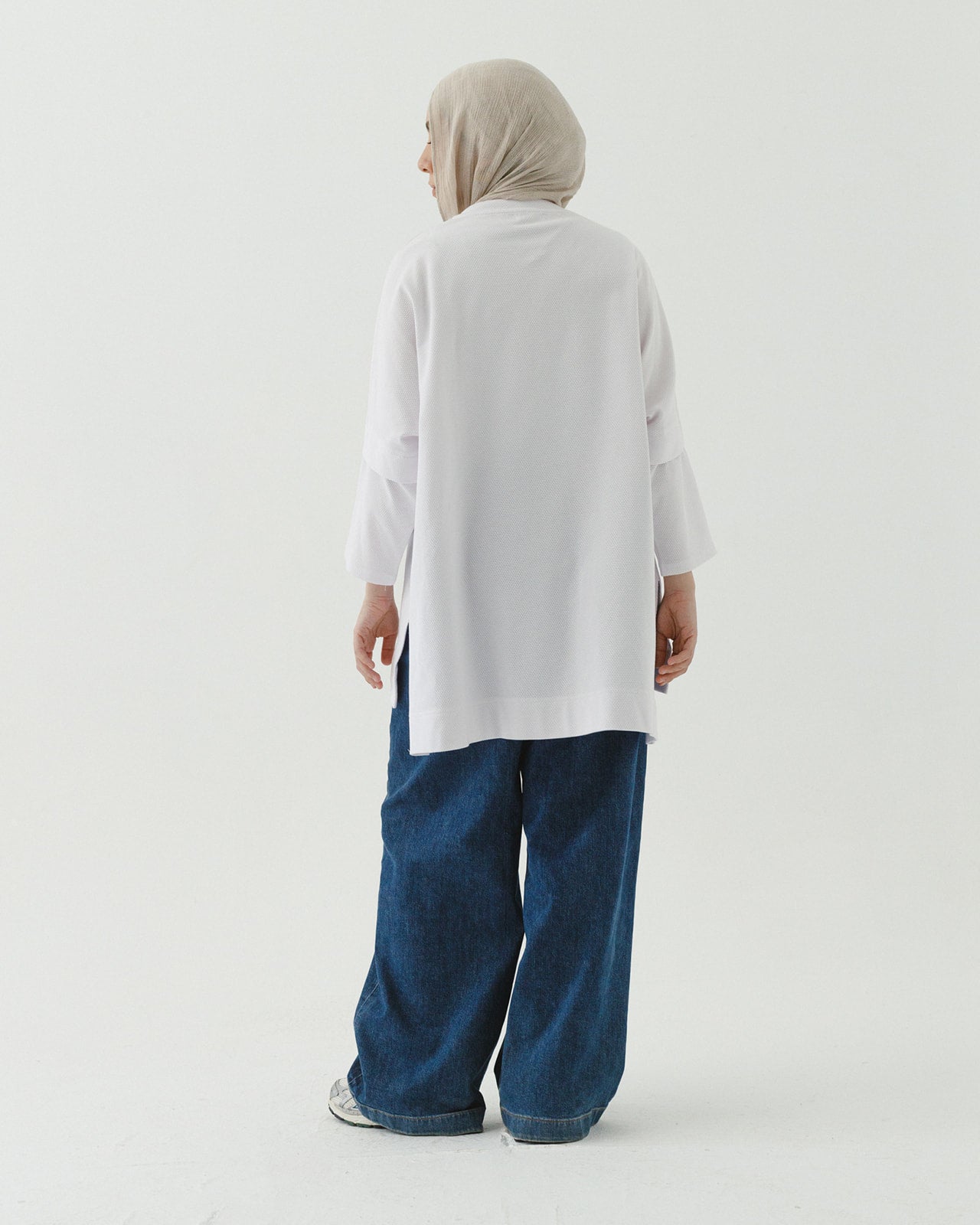 Dotted whitetop with slits