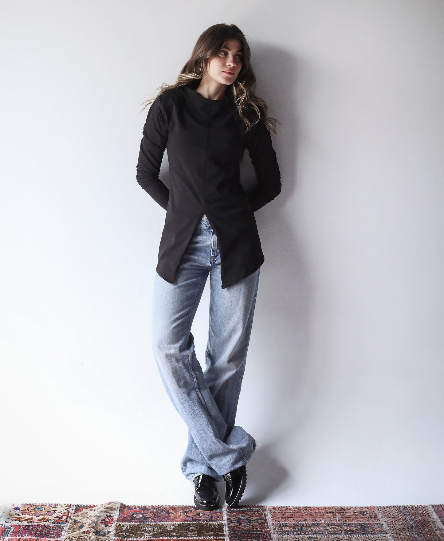 Padded shoulder tee in black