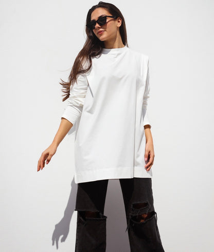 Padded shoulder top in white