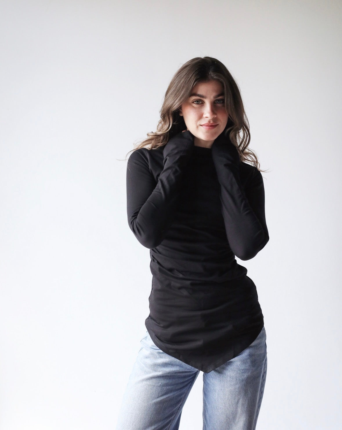 Sleek thumbhole sleeve top in black