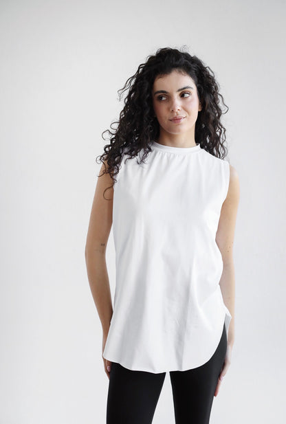 Sleeveless basic in white