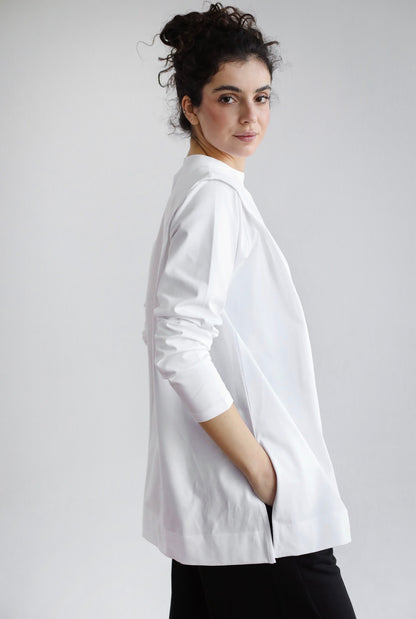 Padded shoulder top in white