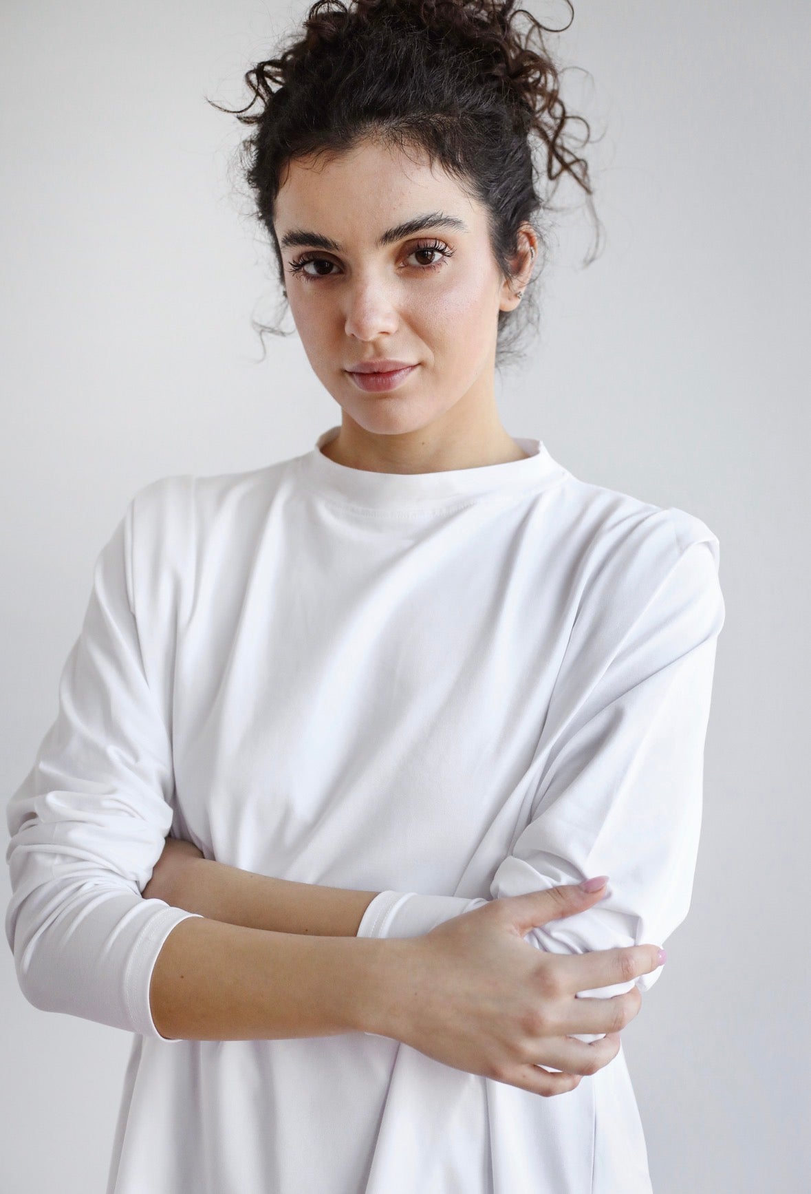 Padded shoulder top in white