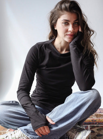 Sleek thumbhole sleeve top in black