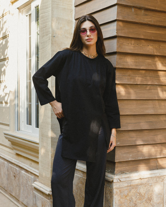 Asymmetrical long sleeve basic in black