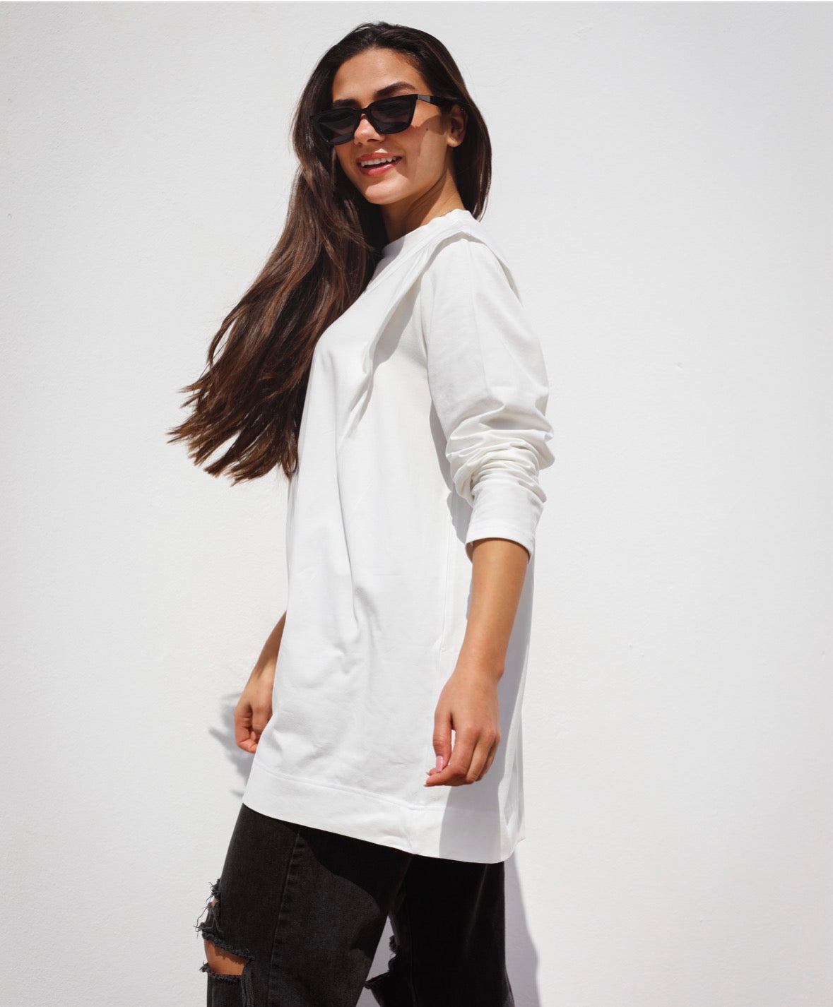 Padded shoulder top in white