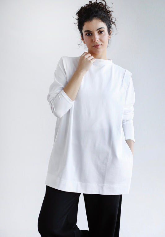 Padded shoulder top in white