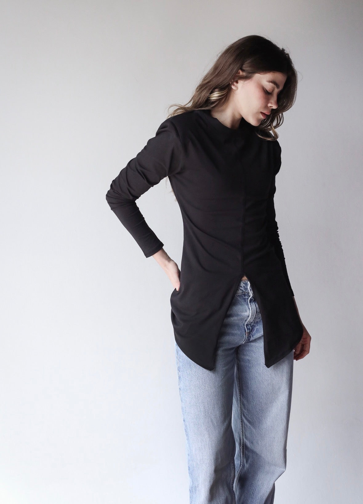 Padded shoulder tee in black