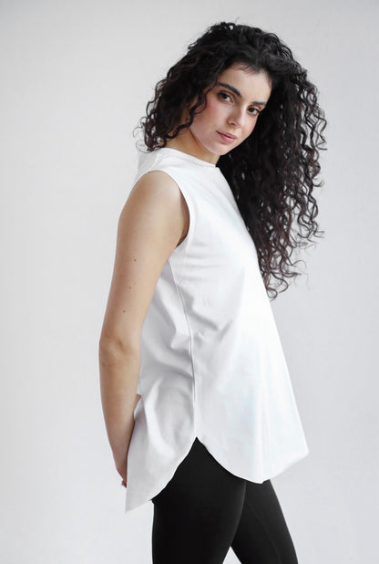 Sleeveless basic in white