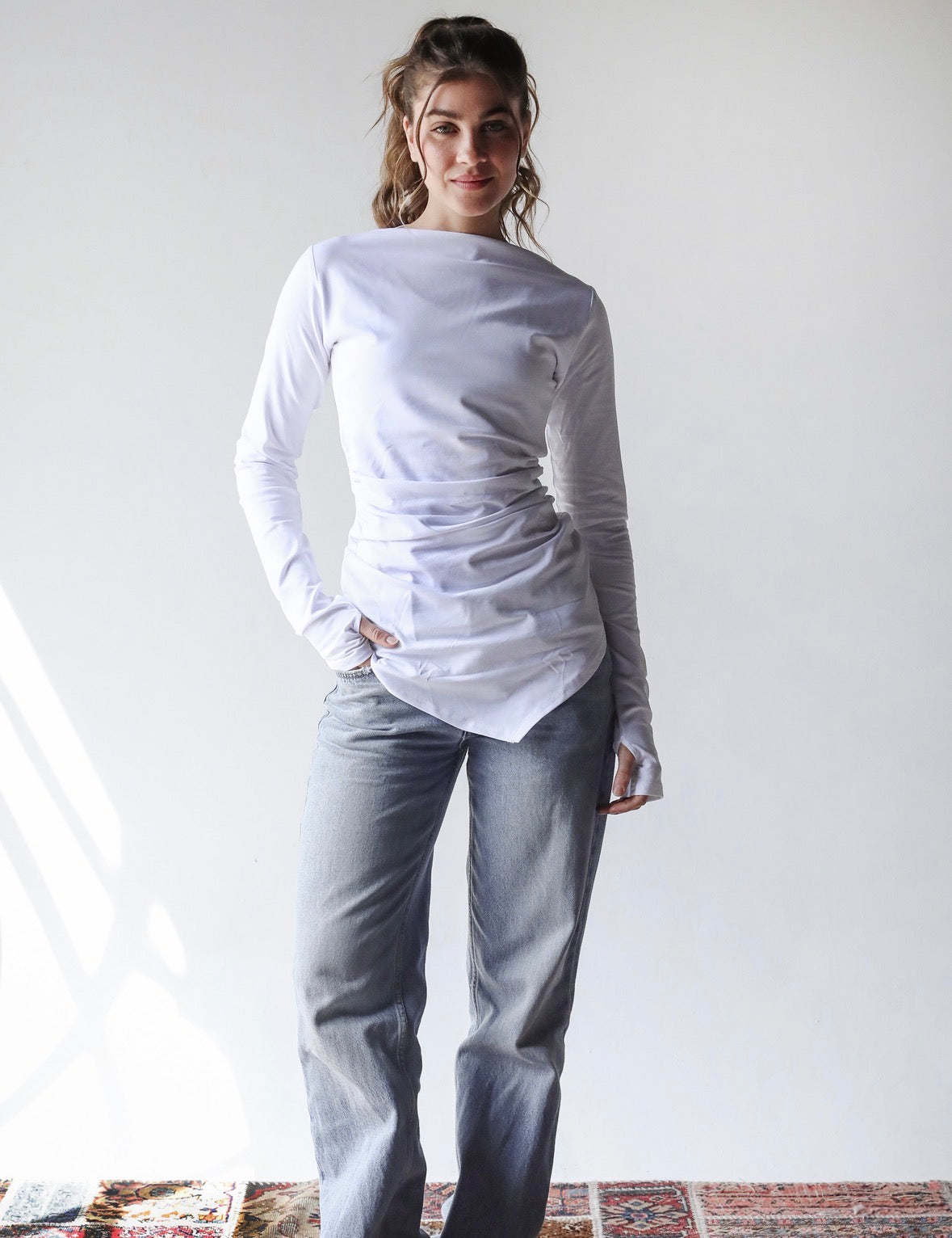 Sleek thumbhole sleeve top in white
