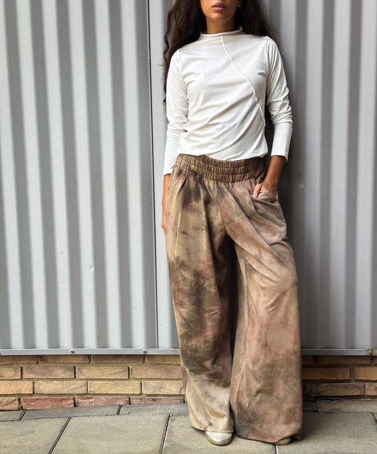 Tie dye sweatpants in brown