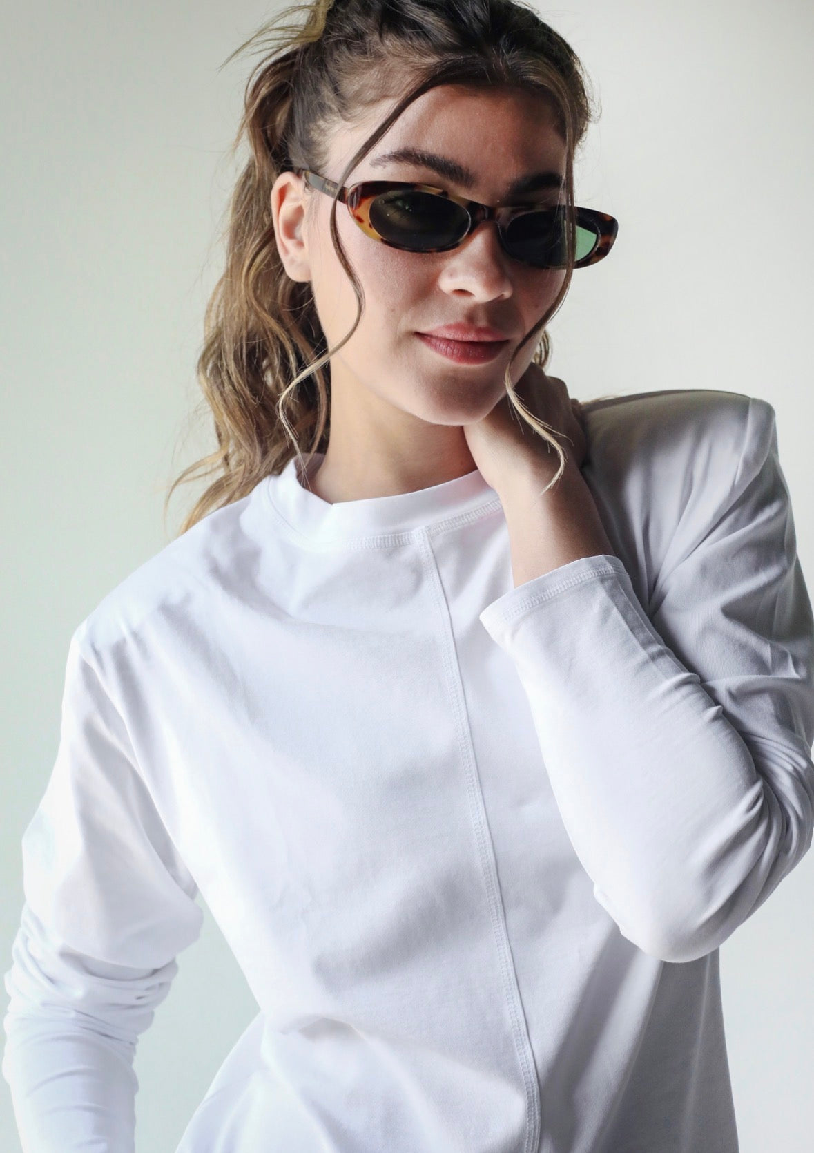 Padded shoulder tee in white