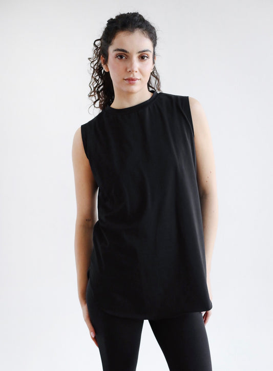 Sleeveless basic in black