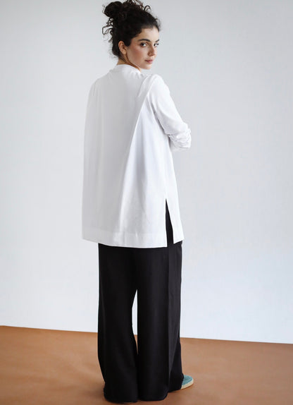 Padded shoulder top in white