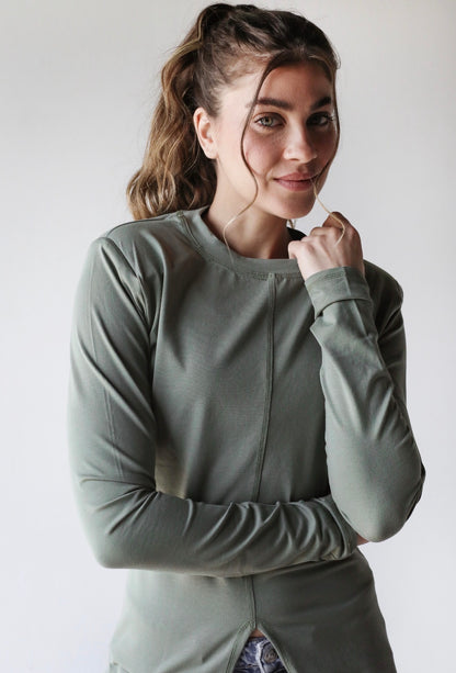 Padded shoulder tee in olive green