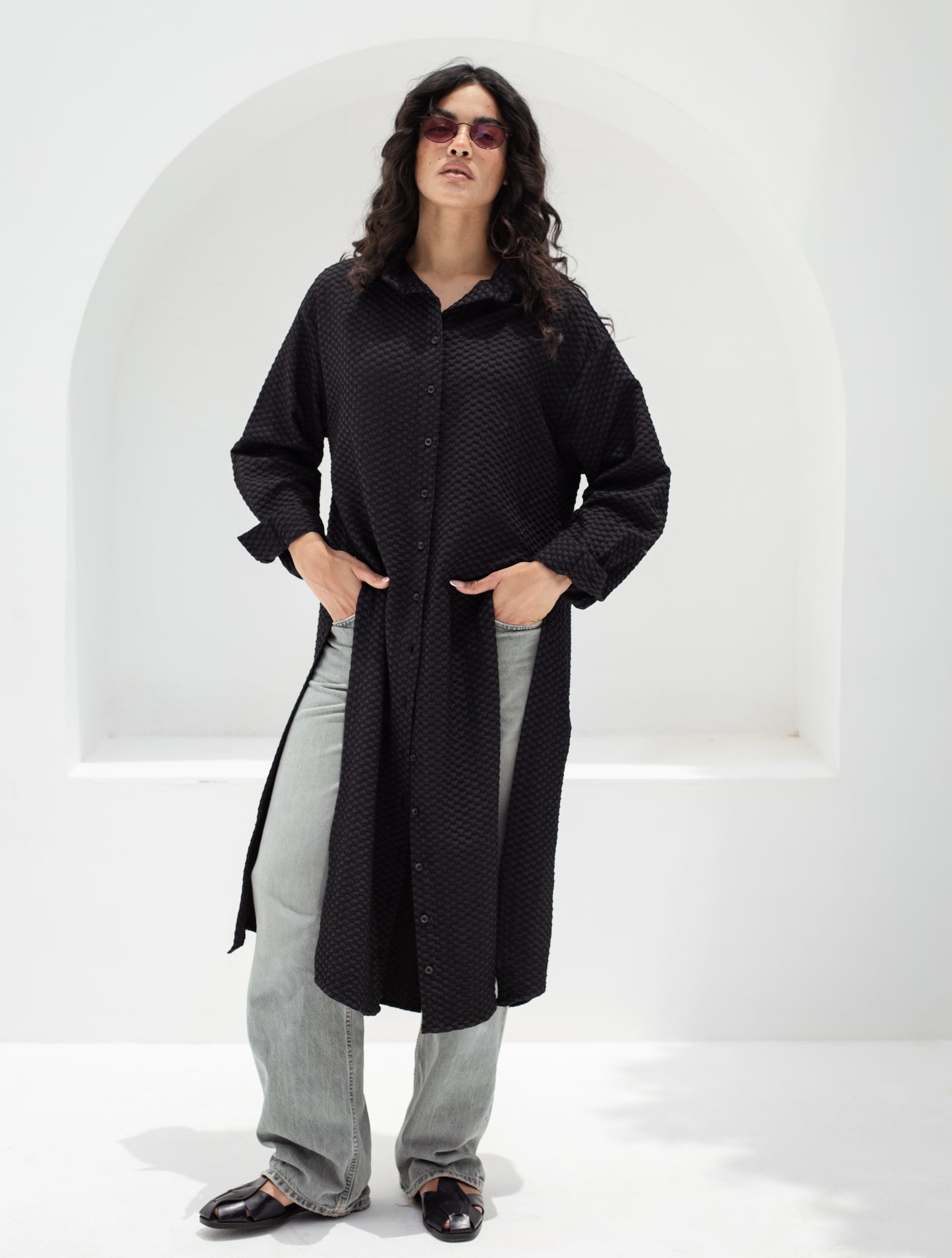 Not so basic jacquard long shirt with slits